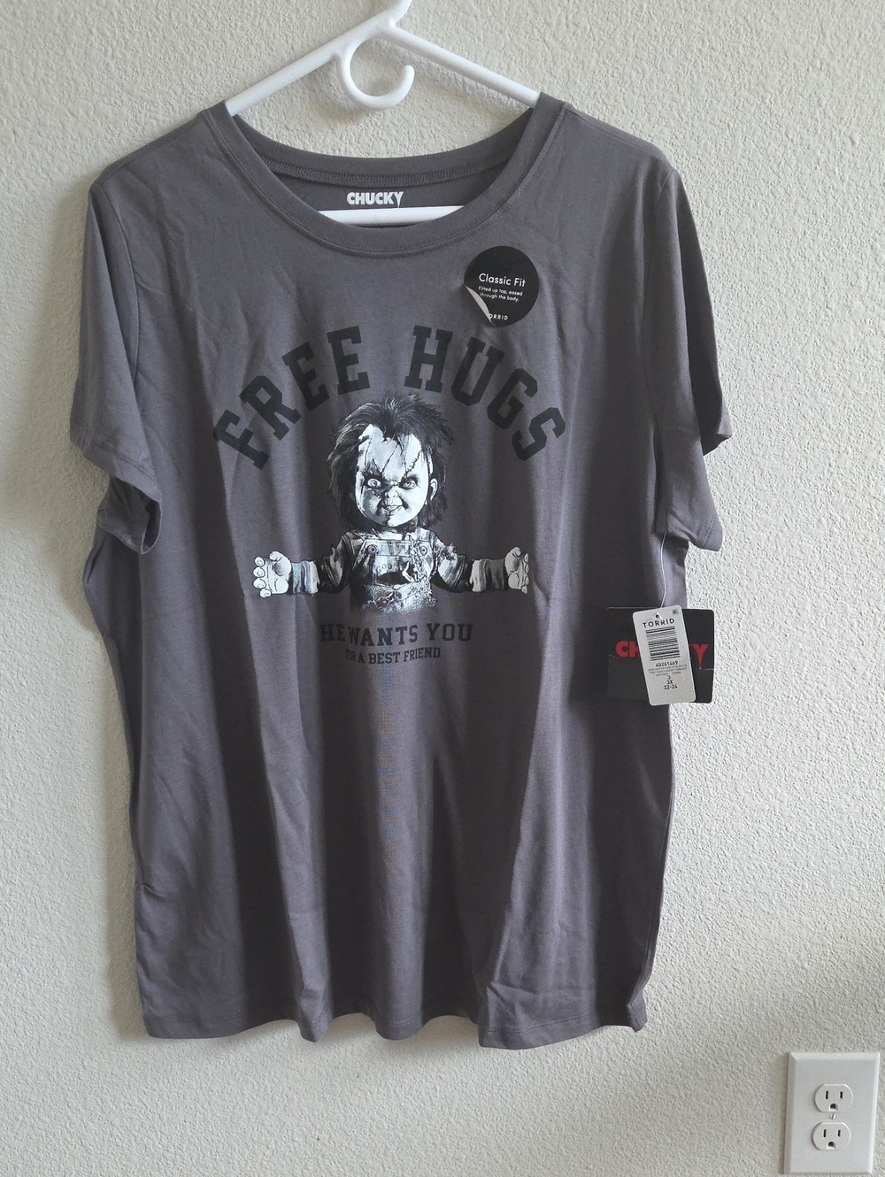 Torrid Chucky 'Free Hugs' Graphic Tee - Charcoal Gray Plus Size 3 3X 22-24 NWT